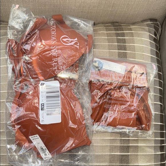 Victoria's Secret Bikini Set-NEW - Picture 6 of 8